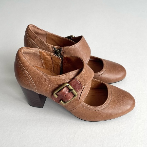 Indigo by Clarks Town Club Heel in Taupe - Picture 2 of 10